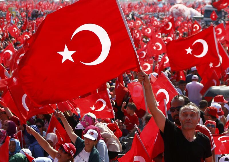 Folla immensa a Istanbul per la manifestazione anti-golpista 10
