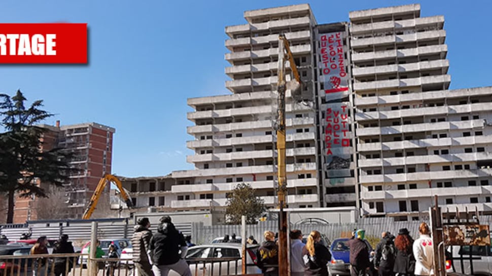 Scampia, è finita l’attesa: iniziata la demolizione della vela verde