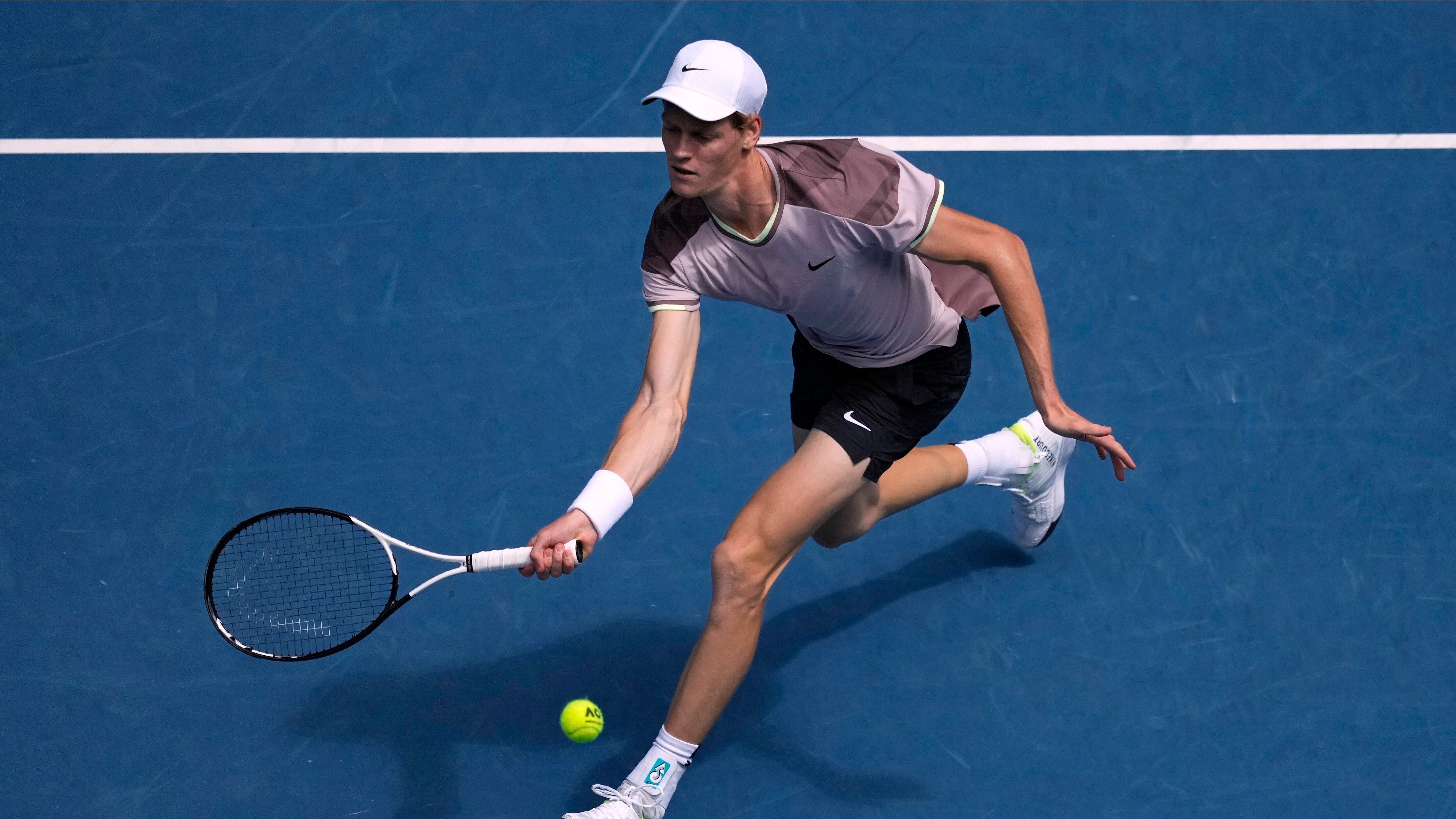Sinner fa la storia, primo italiano in finale agli Australian Open. Battuto Djokovic in 4 set