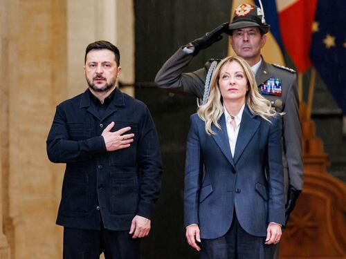 Meloni riceve Zelensky: "Italia pronta a fare la sua parte, Occidente diviso regalo a Mosca"