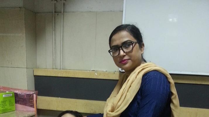 Pakistan, rifiuta di convertirsi all'Islam, lui la getta dal secondo piano