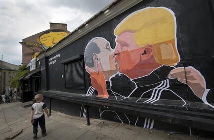 Spopola il writer che sbeffeggia Putin e Trump 3