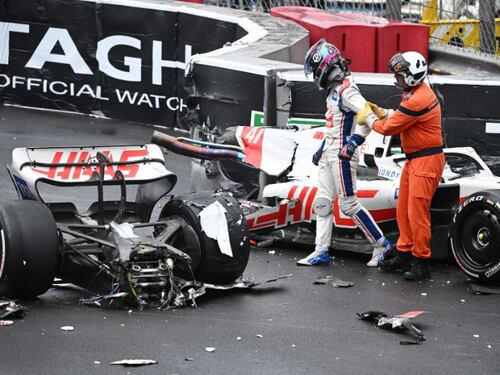 Terribile incidente per Mick Schumacher: macchina spezzata in due ma lui è illeso