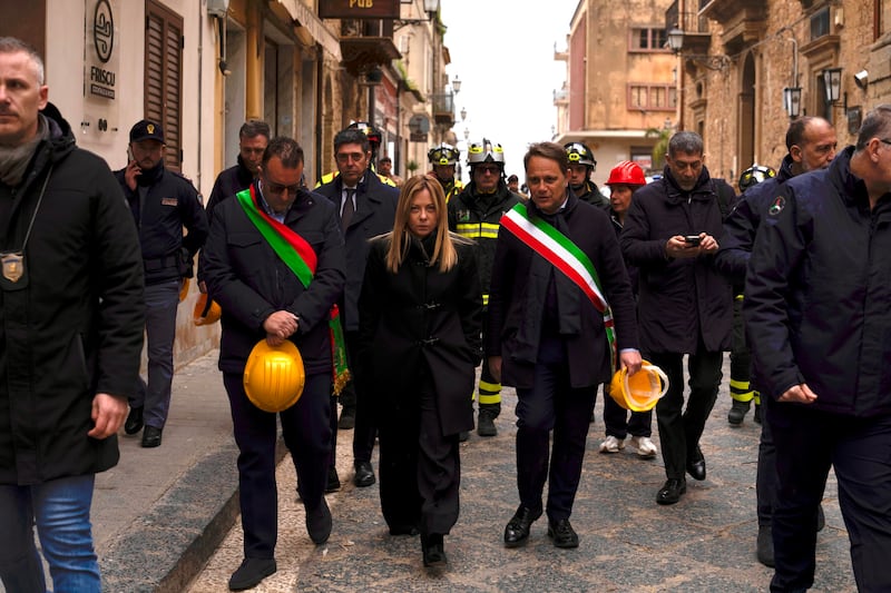 Meloni a Niscemi per il sopralluogo nella zona rossa 16