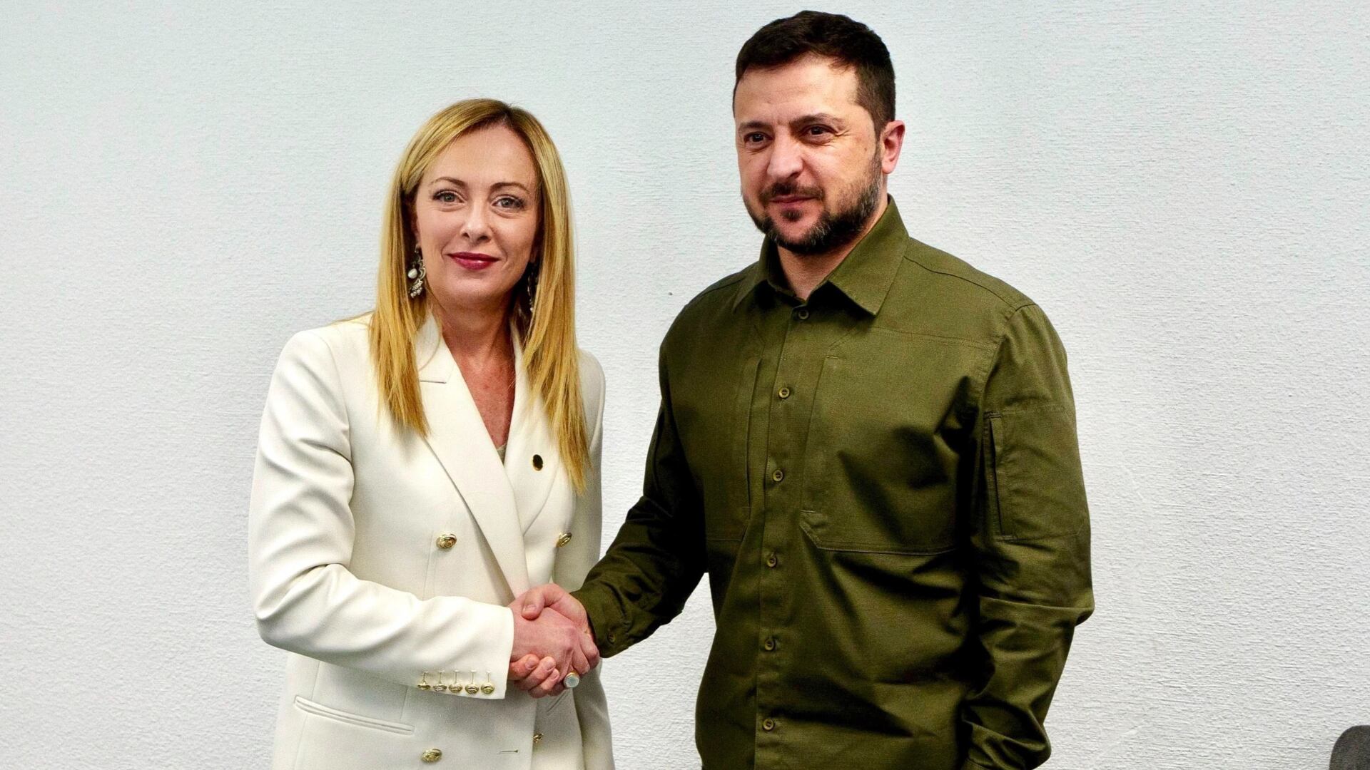 Meloni sente Zelensky: "Sostegno per una pace giusta"