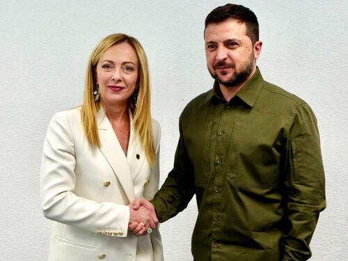 Meloni sente Zelensky: "Sostegno per una pace giusta"