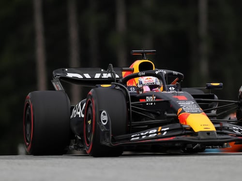 F1, Verstappen strappa di un niente la pole a Leclerc. Sainz terzo