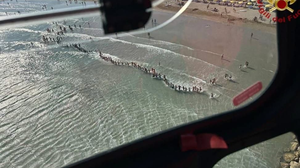 Trovato nella notte il corpo del bimbo di 6 anni sparito in spiaggia: "Era poco lontano da riva"