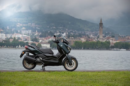Yamaha XMAX 300 Tech Max: guarda la gallery 6