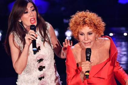 Sanremo, le gag del trio con gli ospiti 1