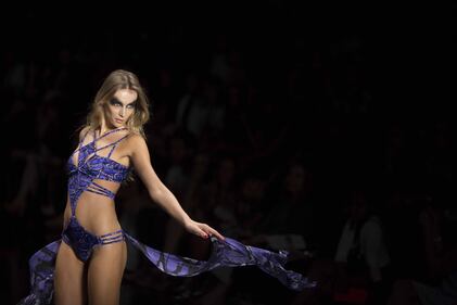 Brasile, curve mozzafiato alla settimana della moda 3