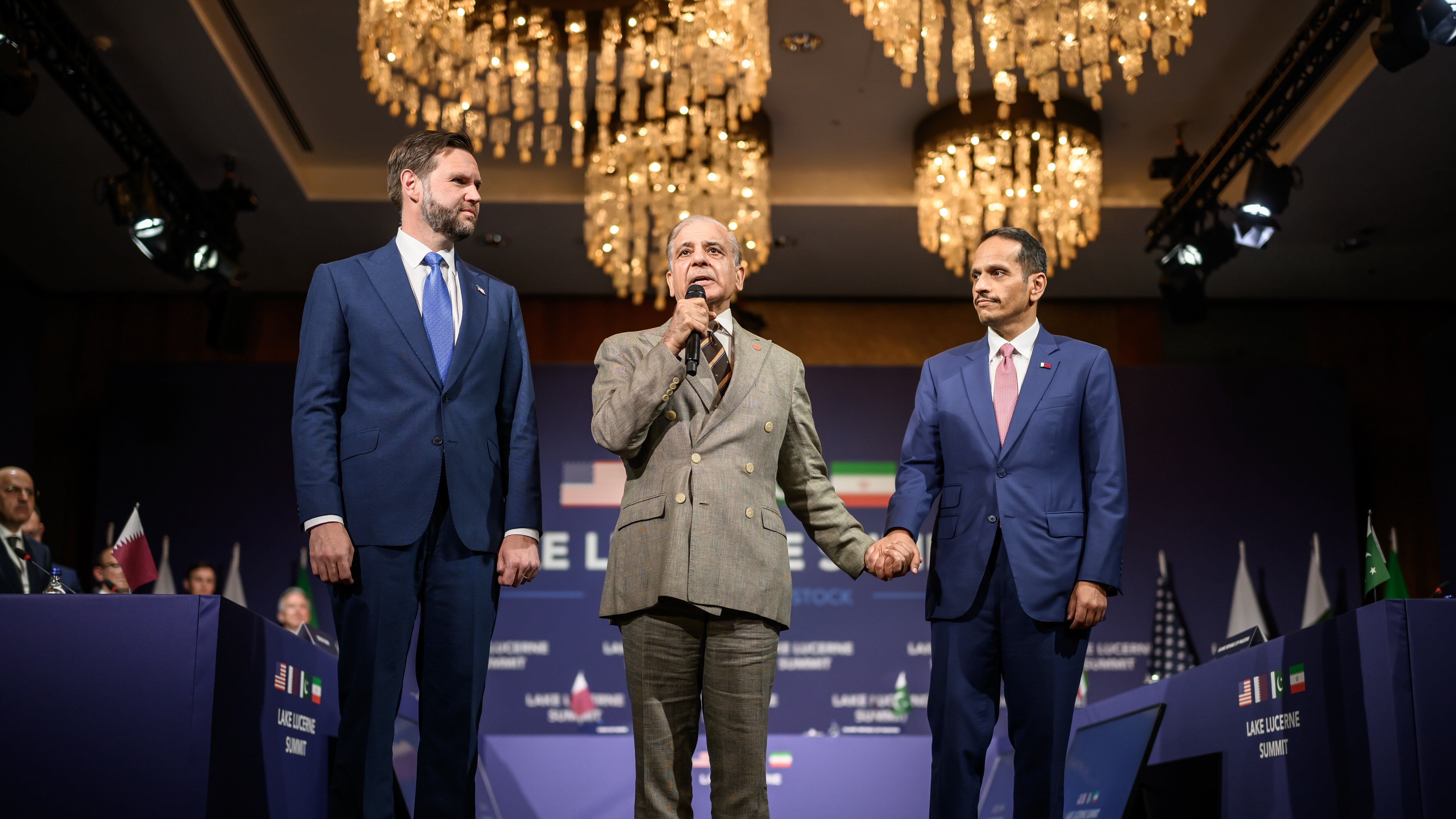 Alta tensione ai negoziati Usa-Iran. Donald minaccia e colloqui nel caos