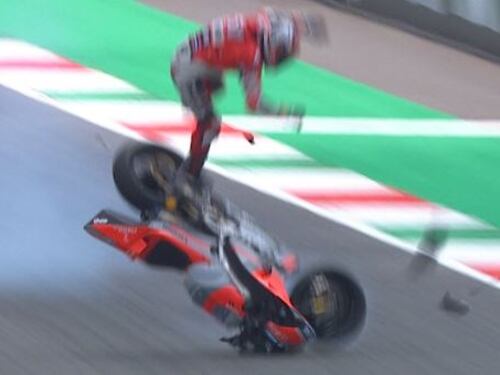 MotoGp, terribile caduta di Pirro: "Ho la pelle dura"