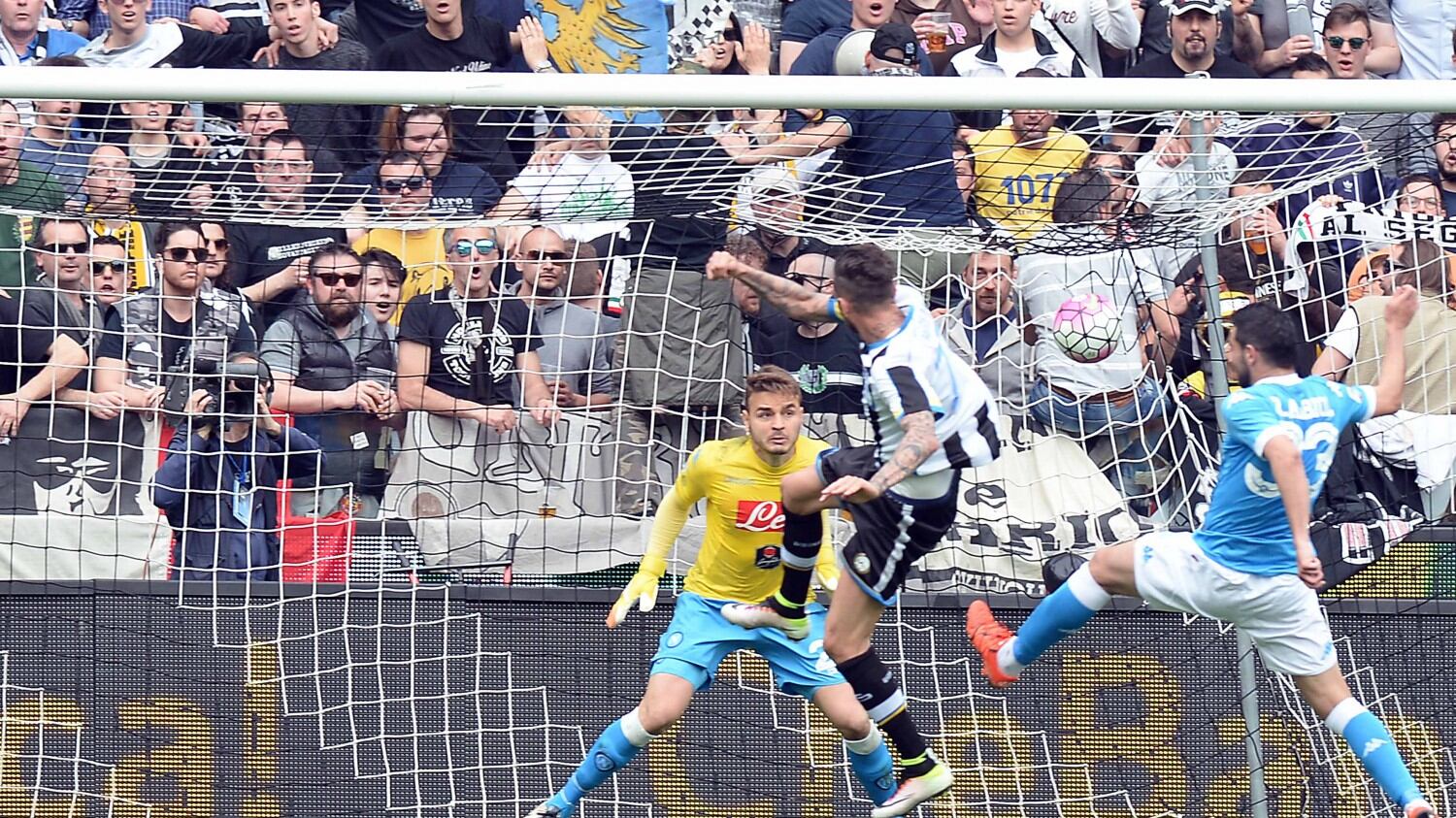 Il Napoli crolla a Udine. Si allontana il sogno scudetto