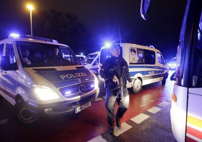 Hannover, polizia "bonifica" lo stadio 8