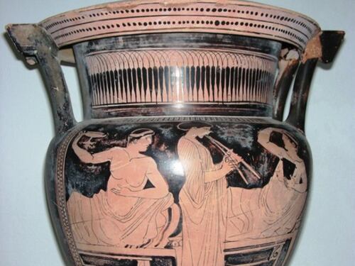 Mette in vendita su internet un reperto archeologico trafugato da uno scavo