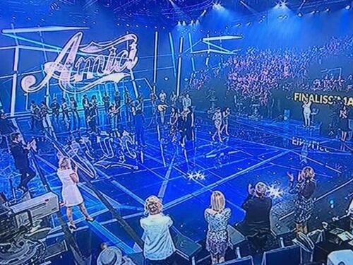 Amici, Matteo Salvini guarda la finale. E Maria De Filippi gli risponde