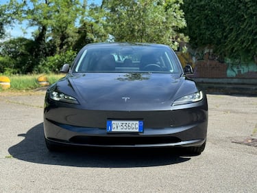 Tesla Model 3 Long Range 2024: guarda la gallery del modello con più autonomia 3