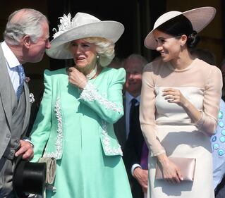 Meghan Markle solare alle celebrazioni per Carlo 5
