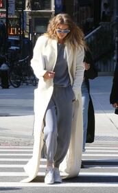 Gigi Hadid nuda sul cavallo 47