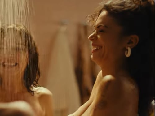 "Cosa c'è dietro la doccia a tre". La confessione di Elodie
