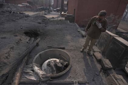 Incendio Vesuvio, le "brutte" foto-ricordo degli sposini 10