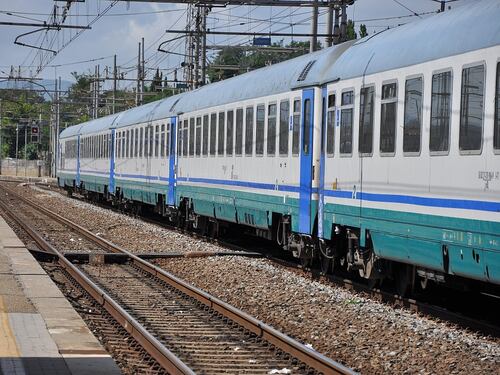 Carabiniere insegue un ladro: muore investito da un treno