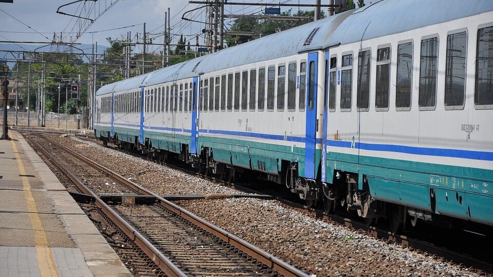 Carabiniere insegue un ladro: muore investito da un treno