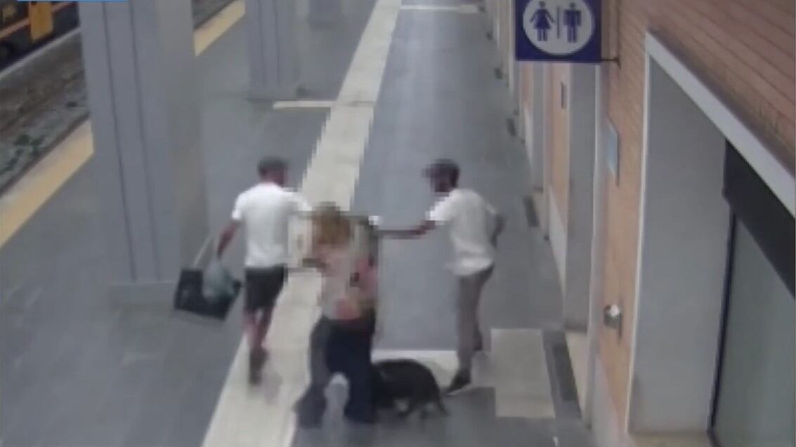 Choc a Foggia, turista rapinata due volte in pochi minuti: allarme alla stazione