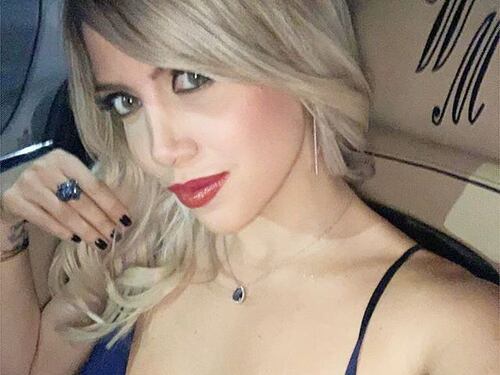 Wanda Nara hot anche a Natale: gli scatti sexy di lady Icardi