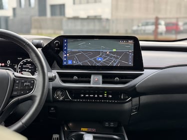 Lexus UX 300h: guarda la gallery del crossover premium giapponese 18