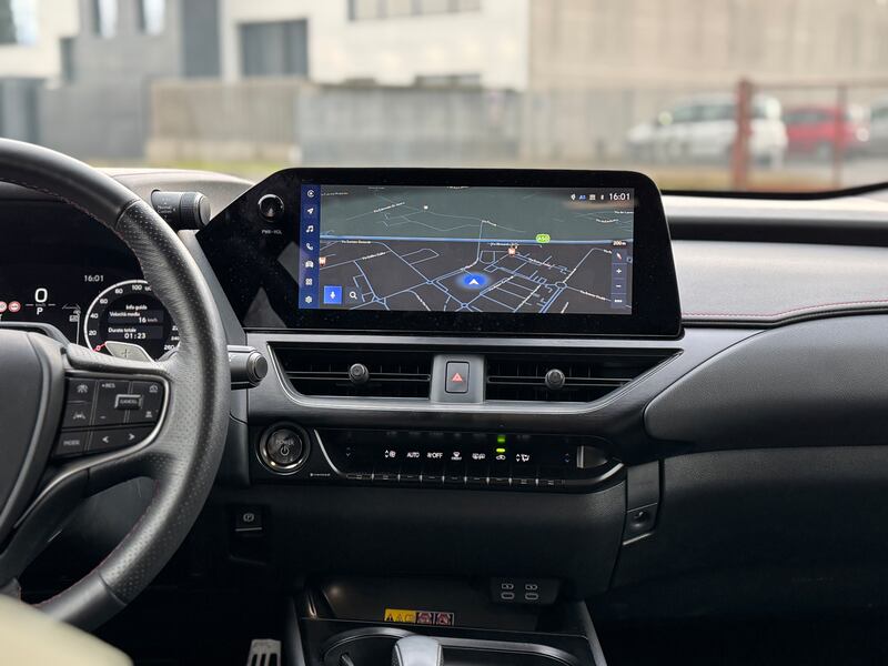 Lexus UX 300h: guarda la gallery del crossover premium giapponese 18