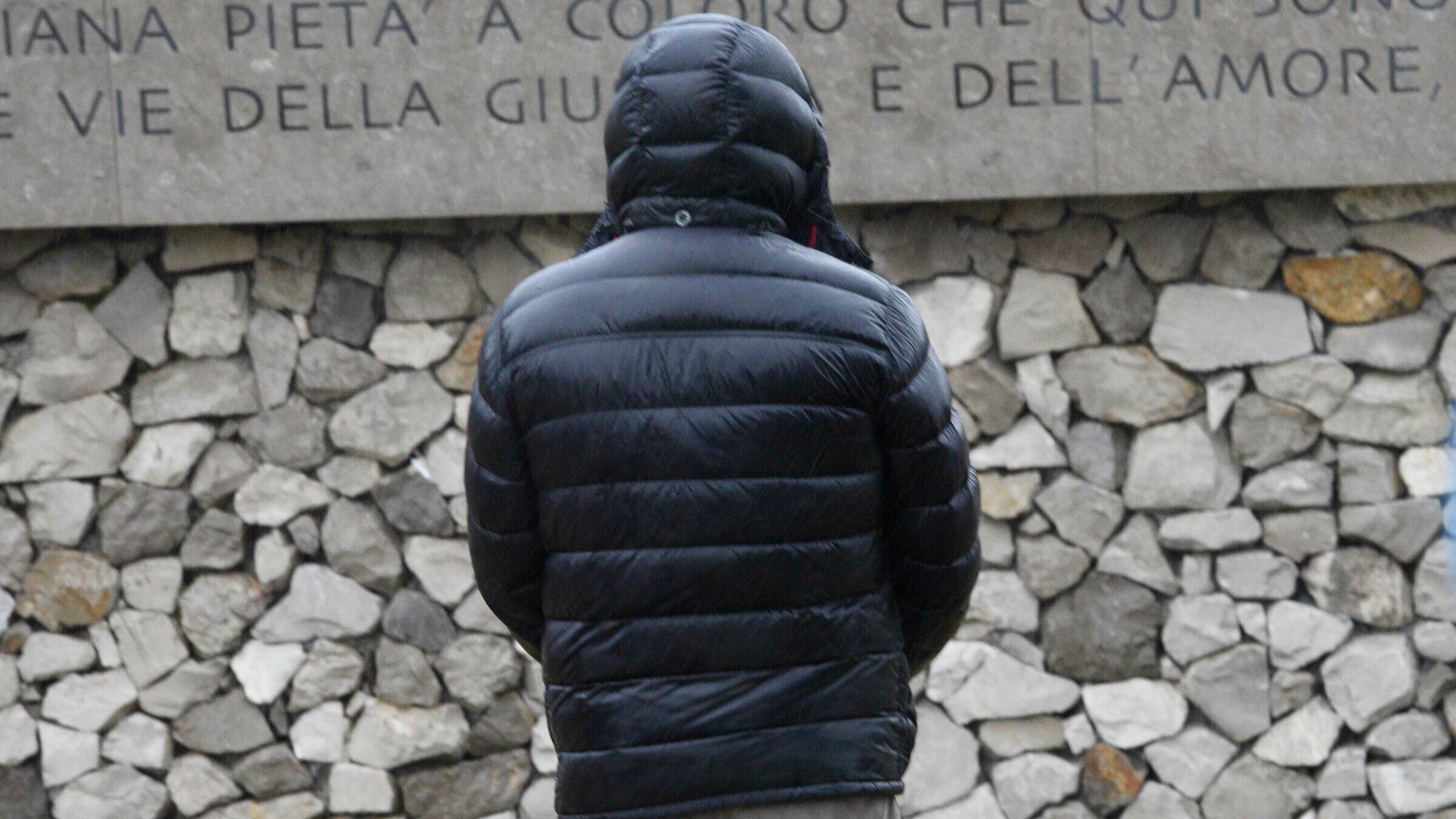 Sfregiata la foiba di Basovizza. Insulti anti-Italia sul monumento