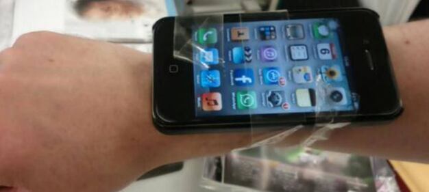 Apple lancia l'iWatch: la parodia corre sul web 7