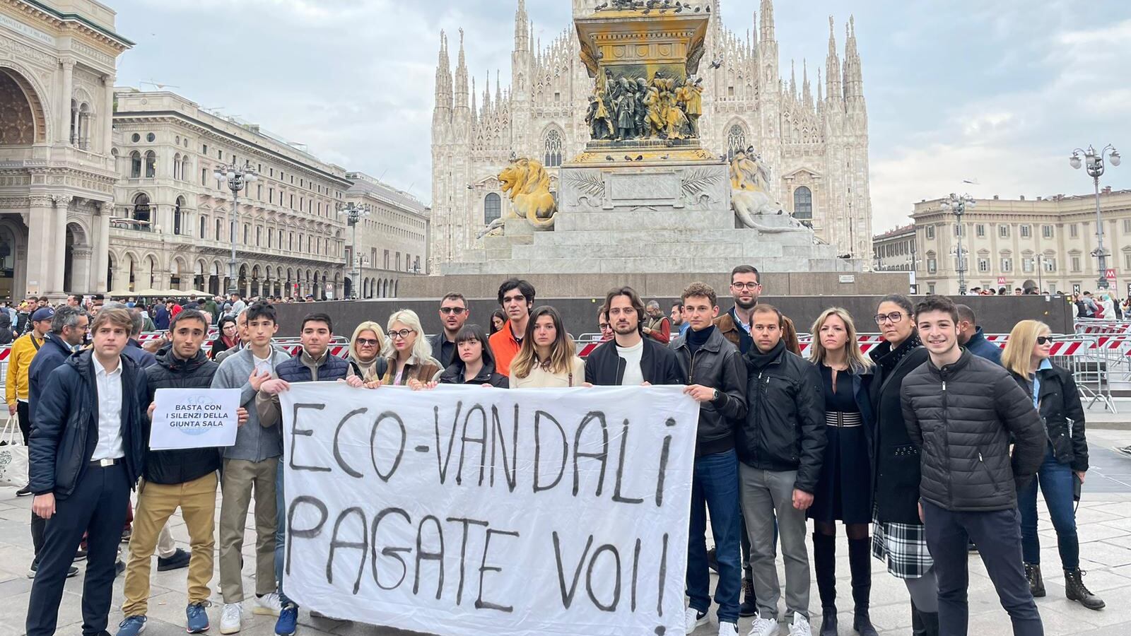 Milano, la Lega mette all'angolo Sala. "Sia parte civile contro gli eco-vandali"