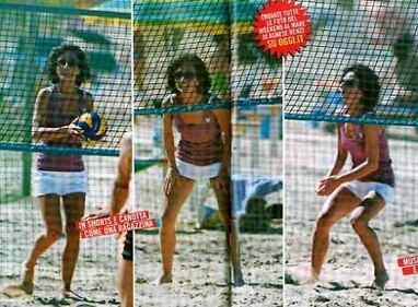Agnese Renzi a Rimini: tintarella sul lettino e beach volley in bikini 2