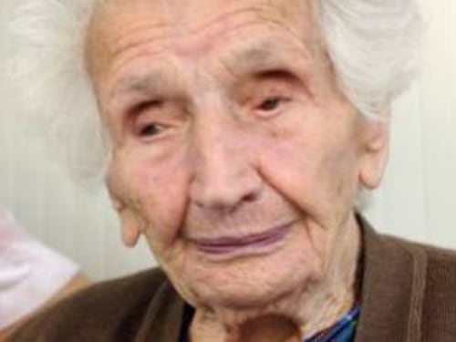 Malore per nonna Peppina. Non può tornare in paese: container troppo freddo