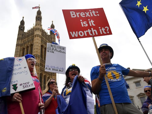 Il flop del Regno Unito: un anno di recessione. Tra gli inglesi cresce la delusione per la Brexit
