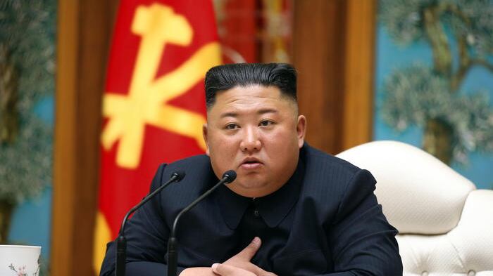 La "ricetta" di Kim per curare il Covid: gargarismi e acqua salata