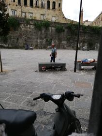 Napoli, ubriaconi e tossici a Porta Capuana 2
