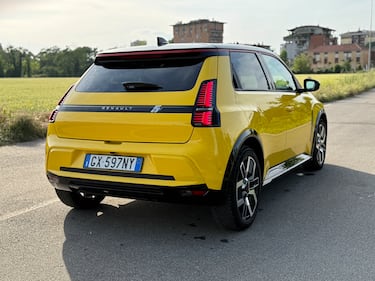 Renault 5 E-Tech: guarda la gallery della nuova elettrica dal design iconico 11