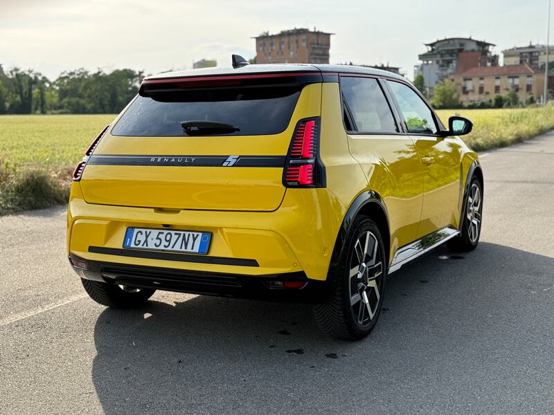 Renault 5 E-Tech: guarda la gallery della nuova elettrica dal design iconico 11