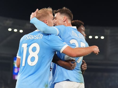 La Lazio supera il Milan e fa un favore all’Inter: Isaksen punisce i rossoneri