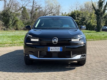 Citroen C4 X 2025: guarda la gallery del crossover coupè, anche ibrido 4