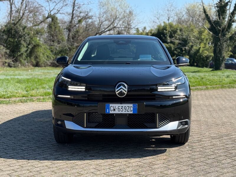 Citroen C4 X 2025: guarda la gallery del crossover coupè, anche ibrido 4