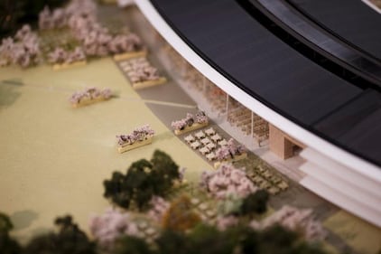 Decolla l'astronave Apple: ecco il plastico del nuovo Campus 15