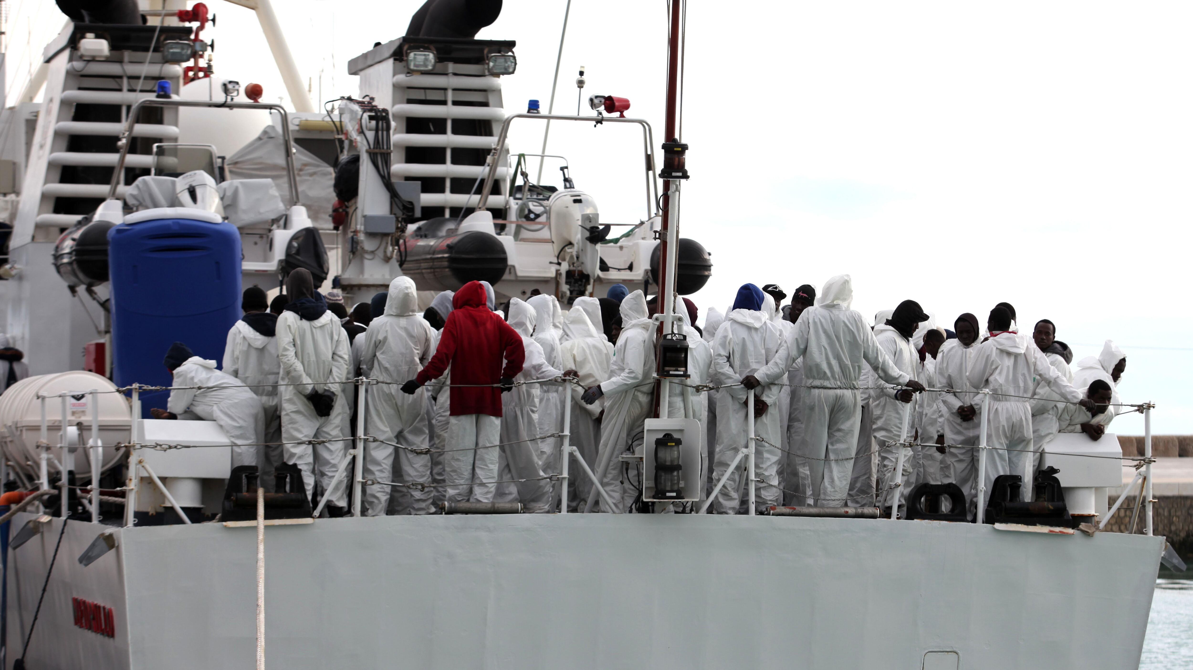 Immigrati in rivolta, vogliono più soldi