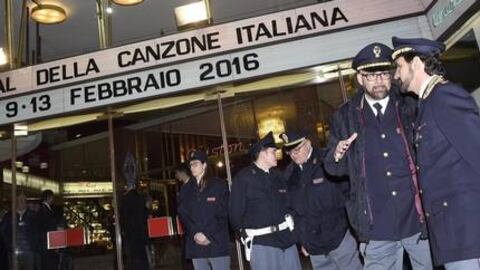 Festival di Sanremo, egiziano tenta di forzare l'ingresso del teatro Ariston