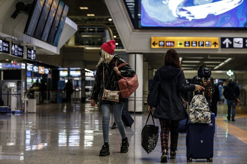 Arriva il passaporto vaccinale: tre alternative per "salvare l'estate"