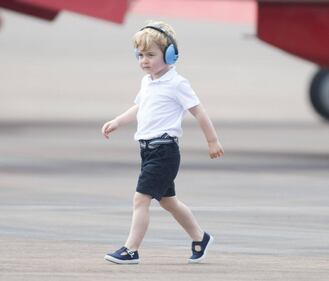 Che capricci, principe George! Tutte le foto alla base militare della Raf e dello "scivolone" sexy di Kate 32